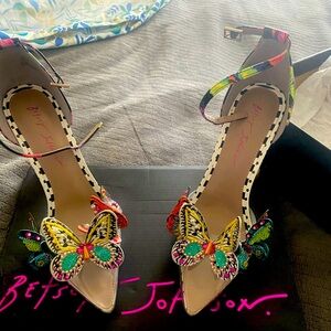 Size 8 Beautiful Butterfly Embellished shoe. Betsy Johnson.
